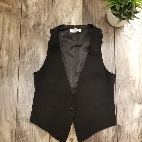 Forever 21 Tops - Black vest M